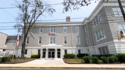 FBI arrests DC teacher accused of soliciting nude photos from 15-year-old via Cash App